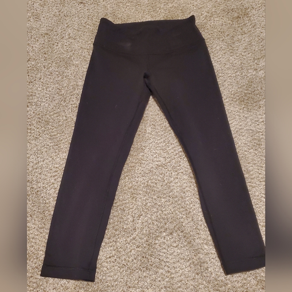 Lululemon size 4 capris C6